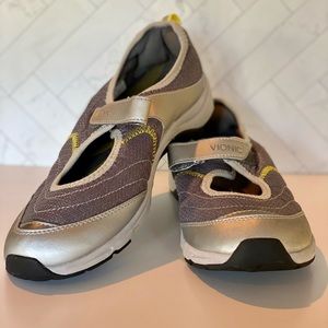 Like new.  Mary Jane styled Vionic sneaker
